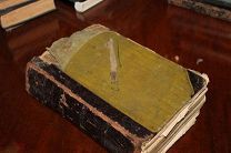 Книга Елены Молоховец «Подарок молодым хозяйкам»1907 года издания.