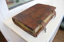 Старинная книга с замками.