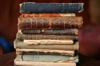 10 антикварных книг. Есть редкие.