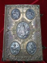 Евангелие Напрестольное ОГРОМНОЕ Москва 1774 г ВСЯ книга в ЧЕКАННОМ ОКЛАДЕ с накладками.