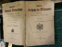 Старая книга 1897 год. Иллюстрированная история средних веков. На немецком языке. профессор Дисталь.