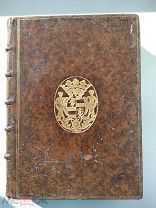 Книга с гербом История Англии. 1733 год.